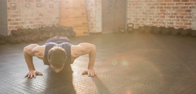 Jak trenować crossfit: skuteczne metody dla początkujących, aby uniknąć kontuzji