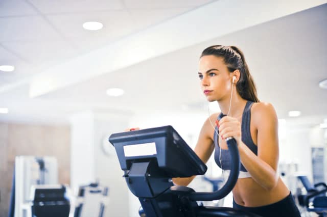 Ile kcal spala cardio? Sprawdź, jak efektywnie spalać kalorie Ile kcal spala cardio? Sprawdź, jak efektywnie spalać kalorie