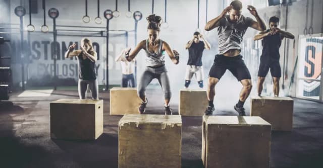 CrossFit – co to znaczy i jak zmienia twoje życie na lepsze