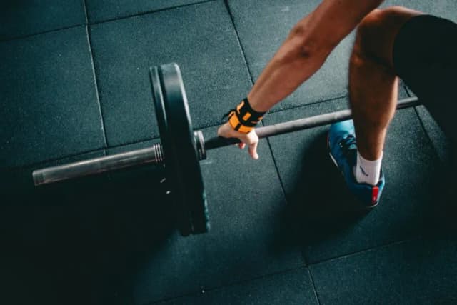 Ile kcal spala trening siłowy? Odkryj prawdziwe liczby i efekty