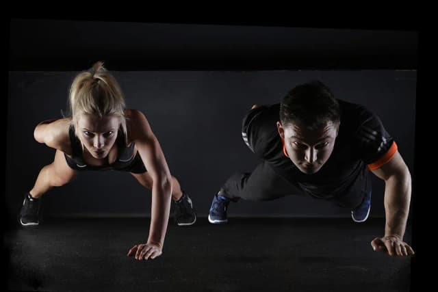 Crossfit jakie ćwiczenia wybrać, aby uniknąć kontuzji i osiągnąć wyniki