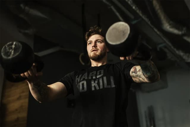 Jak połączyć crossfit z siłownią, aby uniknąć kontuzji i przetrenowania