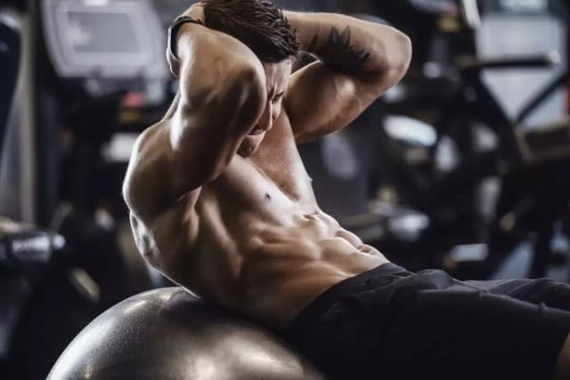 Trening abs co to? Odkryj skuteczne ćwiczenia i korzyści dla ciała